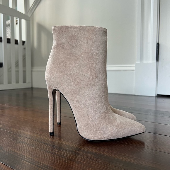 NEW IN BOX - Nude, Beige Faux Suede 4.5” High Heel Pointy Toe Ankle Boots - Picture 3 of 7